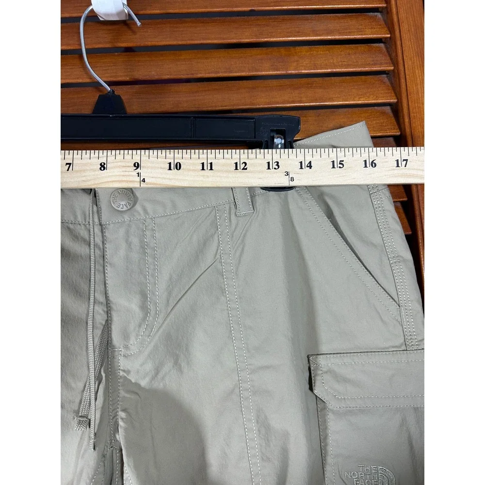 The North Face Womens Khaki Cargo Hiking Shorts Tan Size‎ 8 Nylon Stretch